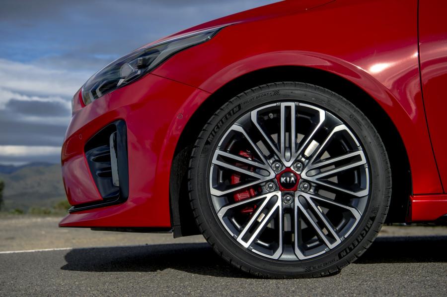 Детали экстерьера Kia Ceed GT 2019 года  (UK) (фото 30 из 43)